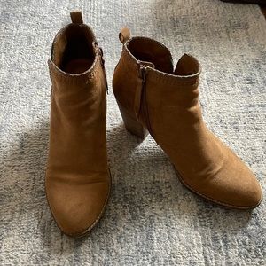 DV by Dolce Vida Tan Suede Booties Heeled Boots Size 9
